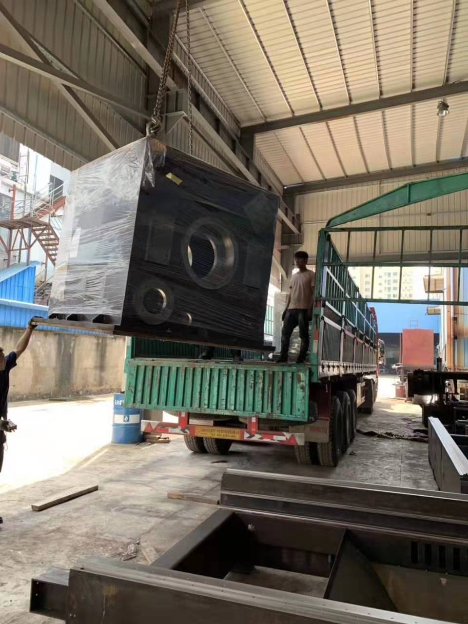 滿滿一車“大型自動(dòng)化設(shè)備機(jī)架”發(fā)貨江蘇